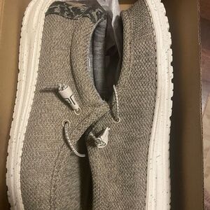 Hey Dude NEW! Size 10